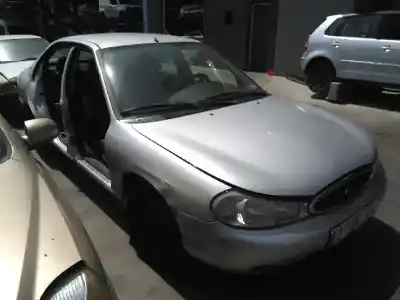 Sloopvoertuig ford mondeo berlina (gd) ambiente van het jaar 1998 aangedreven rfn