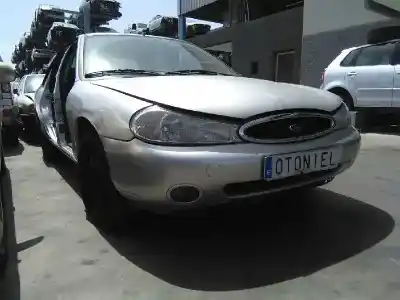 Sloopvoertuig ford mondeo berlina (gd) ambiente van het jaar 1998 aangedreven rfn