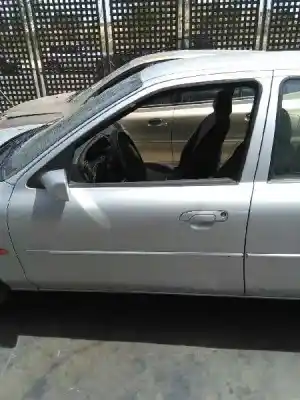 Sloopvoertuig ford mondeo berlina (gd) ambiente van het jaar 1998 aangedreven rfn