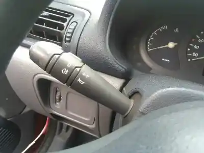 Здавання транспортного засобу renault clio ii fase i (b/cbo) 1.2 року 1998 потужний d7f