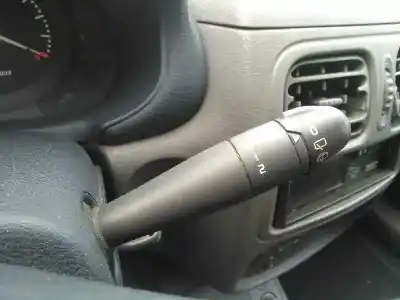 Здавання транспортного засобу renault clio ii fase i (b/cbo) 1.2 року 1998 потужний d7f