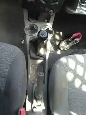 Veículo de Sucata kia rio rs berlina do ano 2003 alimentado a3d