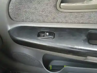 Veículo de Sucata kia rio rs berlina do ano 2003 alimentado a3d