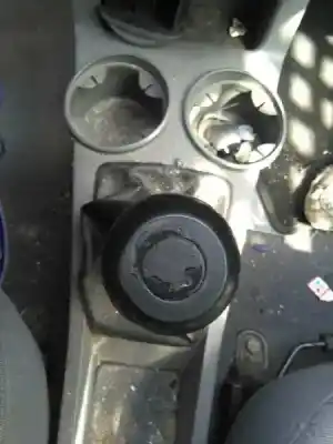 Veículo de Sucata kia rio rs berlina do ano 2003 alimentado a3d