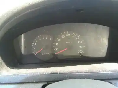 Veículo de Sucata kia rio rs berlina do ano 2003 alimentado a3d