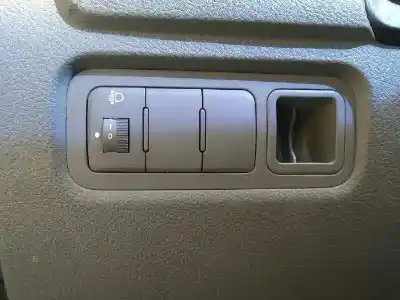 Veículo de Sucata kia rio rs berlina do ano 2003 alimentado a3d