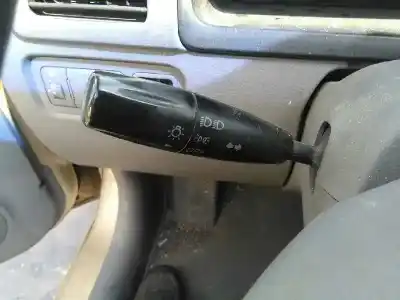 Veículo de Sucata kia rio rs berlina do ano 2003 alimentado a3d