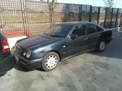 Veicolo di demolizione mercedes-benz clase e (w210) berlina diesel 300 turbodiesel (210.025) dell'anno 2002 alimentato d/606