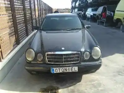 Veicolo di demolizione mercedes-benz clase e (w210) berlina diesel 300 turbodiesel (210.025) dell'anno 2002 alimentato d/606