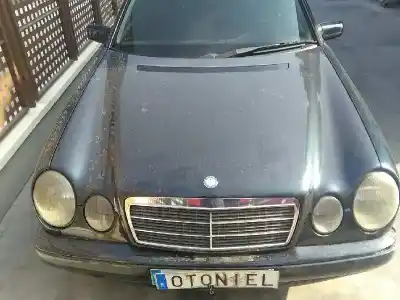 Veicolo di demolizione mercedes-benz clase e (w210) berlina diesel 300 turbodiesel (210.025) dell'anno 2002 alimentato d/606