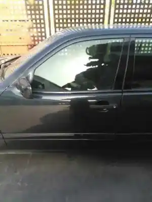Veicolo di demolizione mercedes-benz clase e (w210) berlina diesel 300 turbodiesel (210.025) dell'anno 2002 alimentato d/606