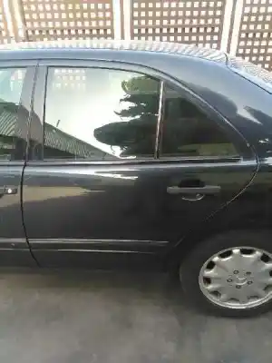 Veicolo di demolizione mercedes-benz clase e (w210) berlina diesel 300 turbodiesel (210.025) dell'anno 2002 alimentato d/606
