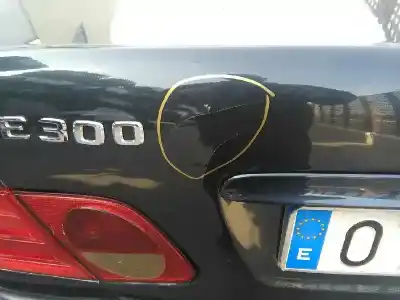 Veicolo di demolizione mercedes-benz clase e (w210) berlina diesel 300 turbodiesel (210.025) dell'anno 2002 alimentato d/606