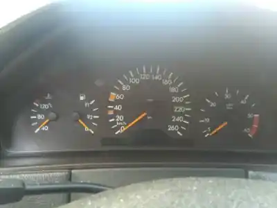 Veicolo di demolizione mercedes-benz clase e (w210) berlina diesel 300 turbodiesel (210.025) dell'anno 2002 alimentato d/606