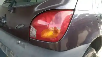 Veículo de Sucata ford fiesta berlina ghia do ano 1996 alimentado j4c