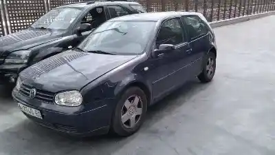 Vehículo de desguace VOLKSWAGEN GOLF IV BERLINA (1J1) Highline del año 1999 con motor APK