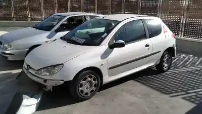 Veículo de Sucata peugeot 206 berlina x-line refri do ano 2006 alimentado 8hz