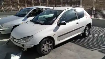 Veículo de Sucata peugeot 206 berlina x-line refri do ano 2006 alimentado 8hz