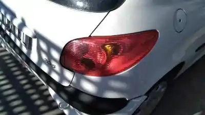 Veículo de Sucata peugeot 206 berlina x-line refri do ano 2006 alimentado 8hz