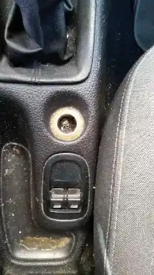 Veículo de Sucata peugeot 206 berlina x-line refri do ano 2006 alimentado 8hz
