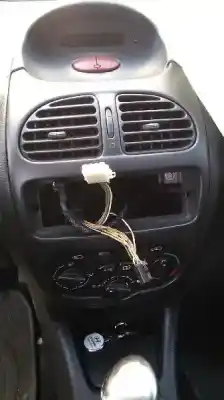 Veículo de Sucata peugeot 206 berlina x-line refri do ano 2006 alimentado 8hz