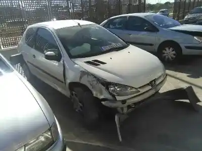 Veículo de Sucata peugeot 206 berlina x-line refri do ano 2006 alimentado 8hz