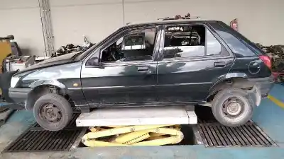 Здавання транспортного засобу ford fiesta berl./courier surf року 1995 потужний rtd