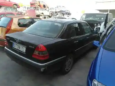 Véhicule à la ferraille mercedes-benz clase c (w202) berlina 250 diesel (202.125) de l'année 1993 alimenté d 605