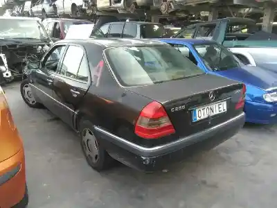 Véhicule à la ferraille mercedes-benz clase c (w202) berlina 250 diesel (202.125) de l'année 1993 alimenté d 605