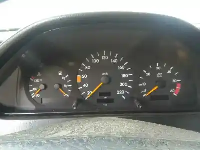 Véhicule à la ferraille mercedes-benz clase c (w202) berlina 250 diesel (202.125) de l'année 1993 alimenté d 605