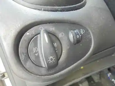 Здавання транспортного засобу ford focus berlina (cak) ghia року 2004 потужний f9da