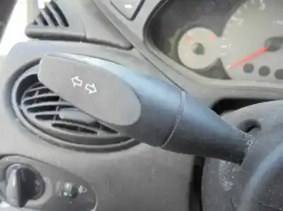 Здавання транспортного засобу ford focus berlina (cak) ghia року 2004 потужний f9da