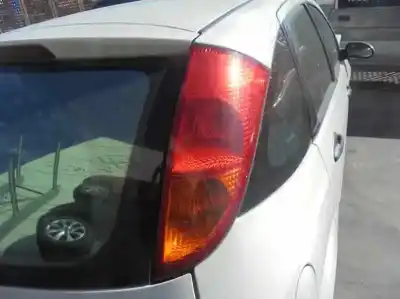 Здавання транспортного засобу ford focus berlina (cak) ghia року 2004 потужний f9da