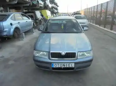 Veículo de Sucata SKODA OCTAVIA BERLINA (1U2) Ambiente do ano 2002 alimentado AVU