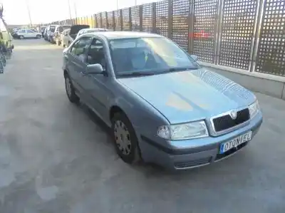 Veículo de Sucata skoda octavia berlina (1u2) ambiente do ano 2002 alimentado avu