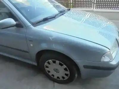 Veículo de Sucata skoda octavia berlina (1u2) ambiente do ano 2002 alimentado avu