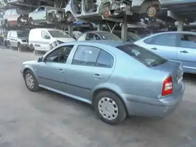 Veículo de Sucata skoda octavia berlina (1u2) ambiente do ano 2002 alimentado avu