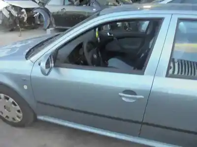 Veículo de Sucata skoda octavia berlina (1u2) ambiente do ano 2002 alimentado avu
