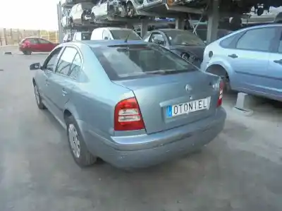 Veículo de Sucata skoda octavia berlina (1u2) ambiente do ano 2002 alimentado avu