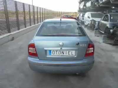 Veículo de Sucata skoda octavia berlina (1u2) ambiente do ano 2002 alimentado avu