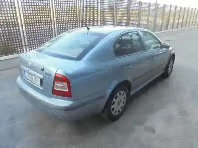 Veículo de Sucata skoda octavia berlina (1u2) ambiente do ano 2002 alimentado avu