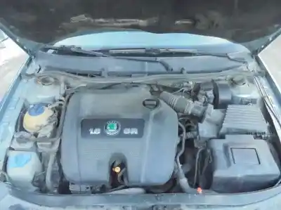 Veículo de Sucata skoda octavia berlina (1u2) ambiente do ano 2002 alimentado avu