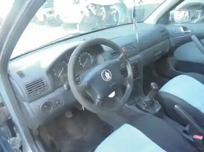 Veículo de Sucata skoda octavia berlina (1u2) ambiente do ano 2002 alimentado avu