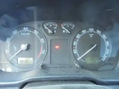 Veículo de Sucata skoda octavia berlina (1u2) ambiente do ano 2002 alimentado avu