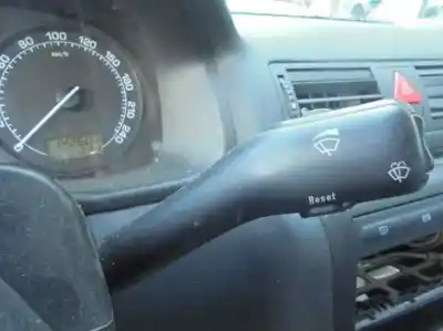 Veículo de Sucata skoda octavia berlina (1u2) ambiente do ano 2002 alimentado avu