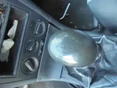 Veículo de Sucata skoda octavia berlina (1u2) ambiente do ano 2002 alimentado avu