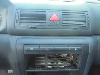 Veículo de Sucata skoda octavia berlina (1u2) ambiente do ano 2002 alimentado avu