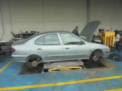 Veículo de Sucata renault megane i berlina hatchback (ba0) 1.6e alize do ano 1997 alimentado k7m