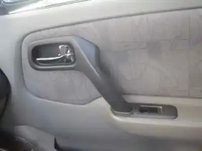 Здавання транспортного засобу nissan primera berlina (p11) básico року 2000 потужний cd20