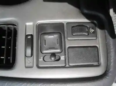 Здавання транспортного засобу nissan primera berlina (p11) básico року 2000 потужний cd20